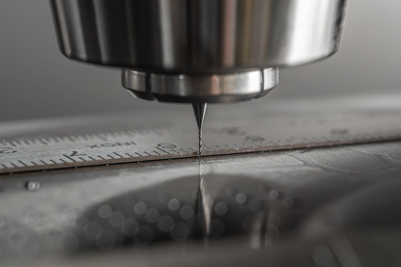 Nosotros Detailed close-up of a CNC milling machine working on metal, showcasing precision and industry technology.